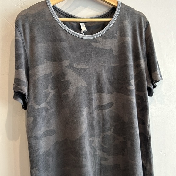 Free People Oversized Camo Tee - Picture 3 of 10